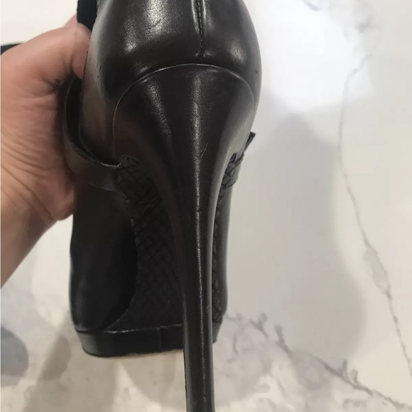 B Brian Atwood Factorium leather bootie Platform heel Size 6.5. buckle detail - Picture 12 of 16